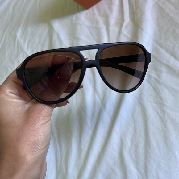 Tory Burch sunglasses with case - Picture 1 of 5